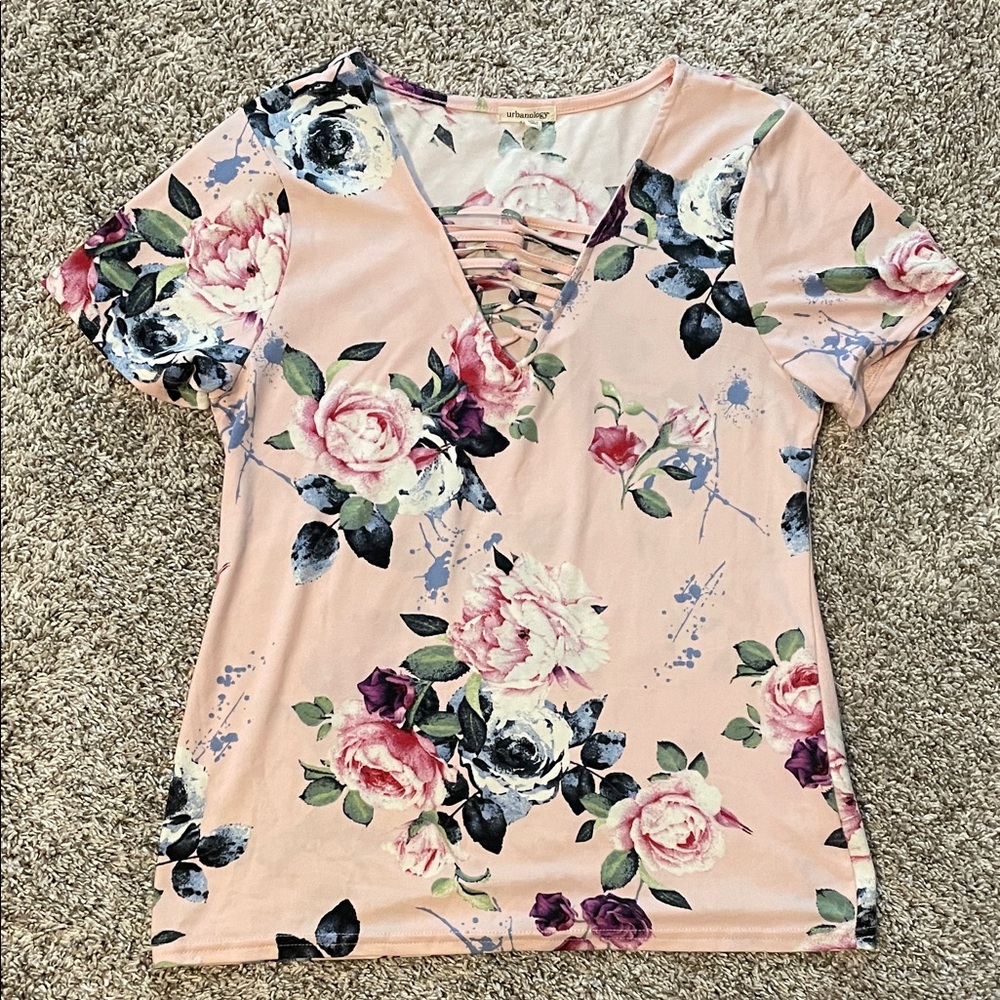 Urbanology Floral V-Neck Short Sleeve Top